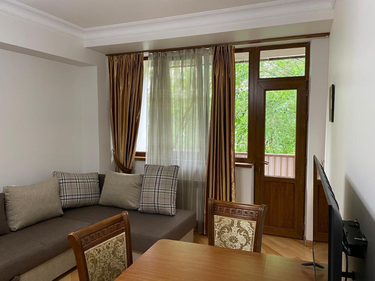Apartment In City Center เยเรวาน ภายนอก รูปภาพ